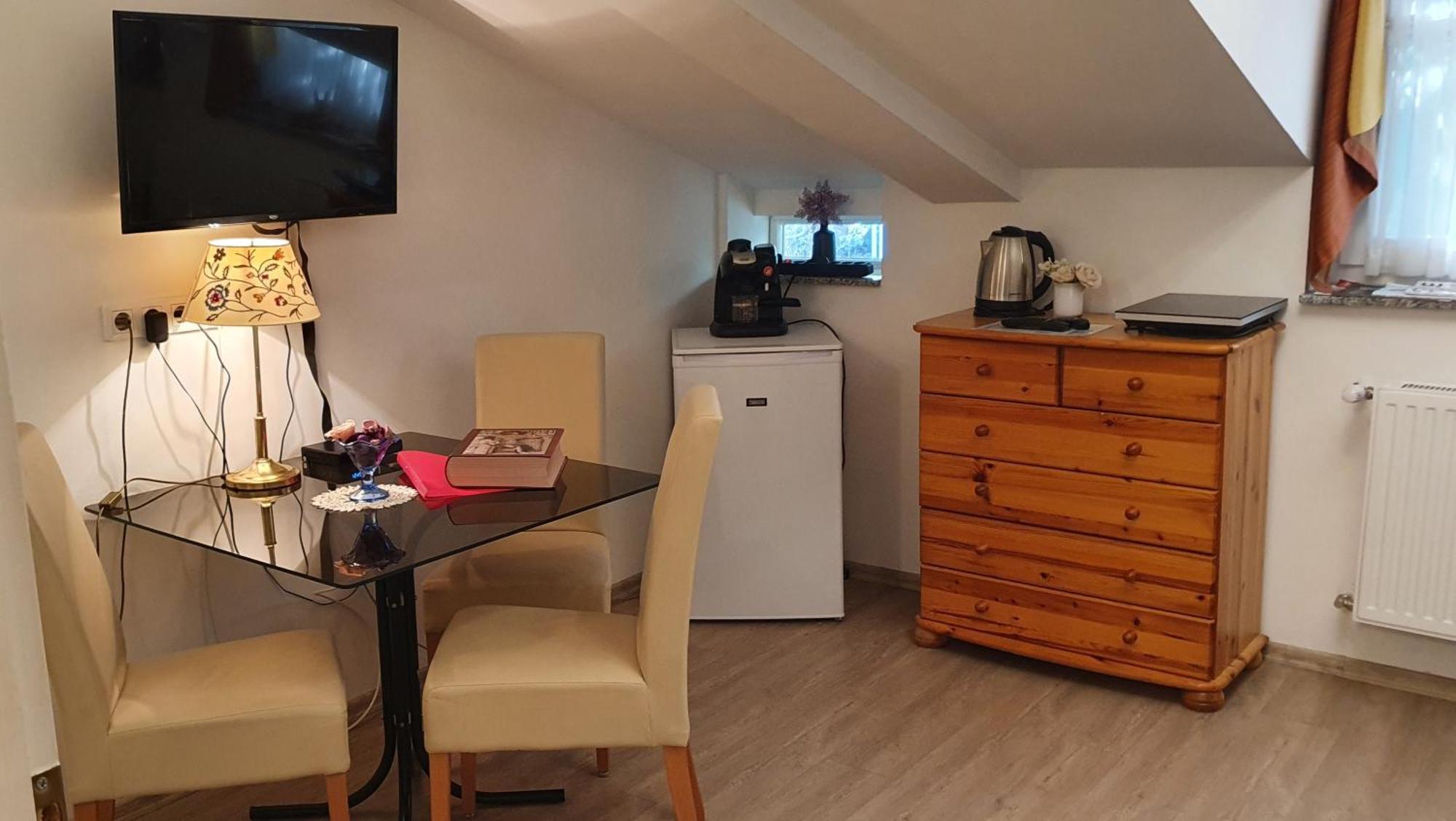 Karmelita Boutique Apartman Sopron Phòng bức ảnh